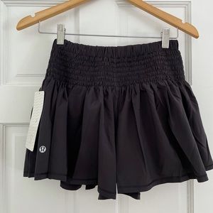 NWT lululemon black hot hitter shorts size 4